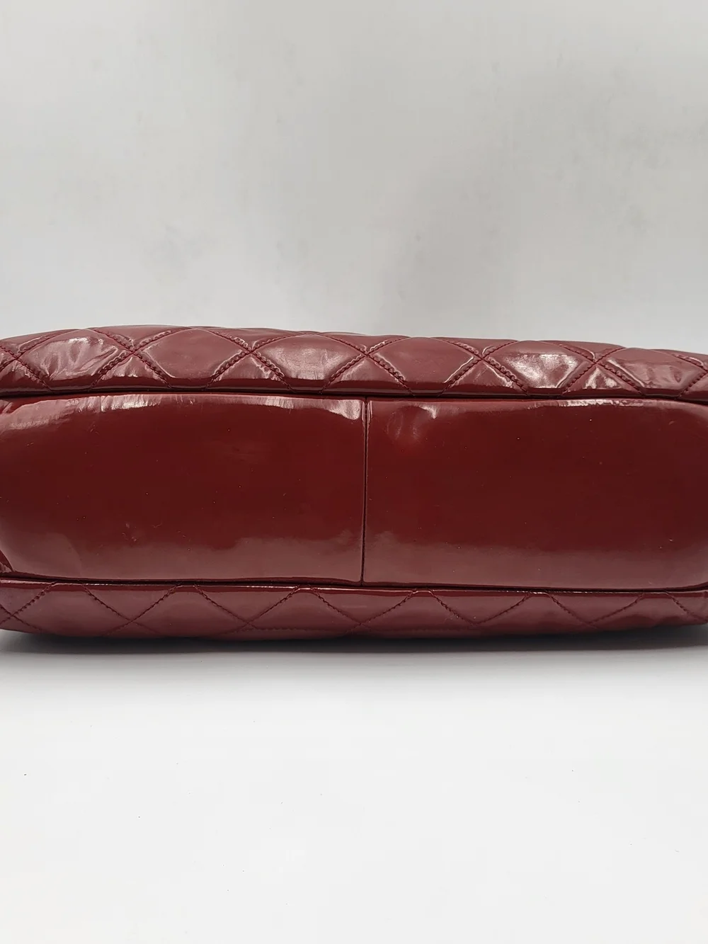 CHANEL TOTE BAG BURGUNDY PATENT LEATHER VERNIS ROUGE. AUTH w/COA.
